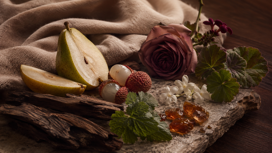 Cashmere Oud fragrance notes with pear, lychee, rose, jasmine and oud wood